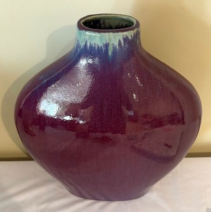 lot 73 image: Beautiful Vase