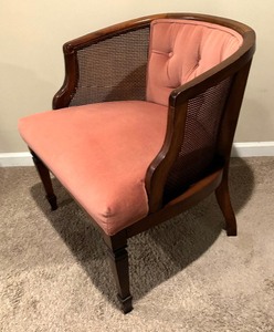 lot 85 image: Charming Vintage Chair