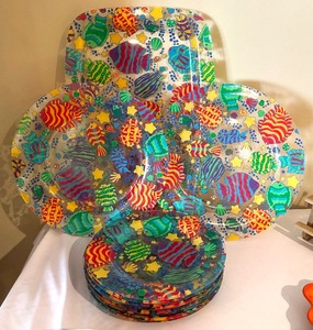 lot 93 image: Plethora of Plastic Serving Pieces