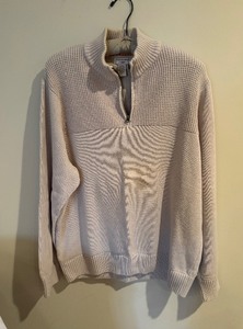 lot 138 image: Dockers Sweater