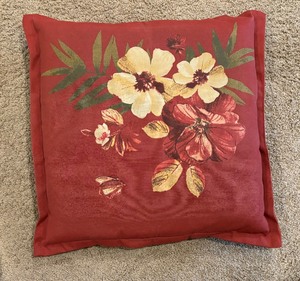 lot 141 image: Six Sensational Accent Pillows