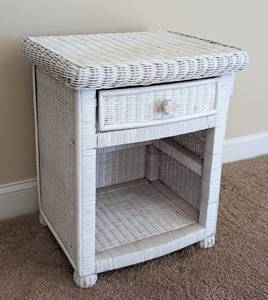lot 11 image: White Wicker Side Table