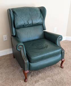 lot 19 image: Ethan Allen Green Leather Recliner