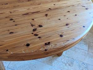lot 16 image: Round Pine Dining Table