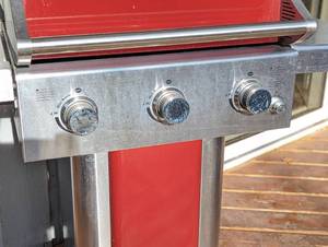 lot 38 image: Members Mark Three Burner Propane Grill
