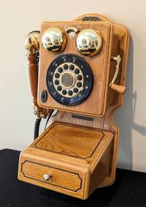 lot 168 image: Thomas Museum Replica Vintage Wall Phone