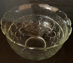 lot 118 image: Lovely Large Glass Serving Bowl