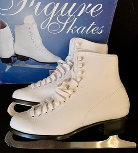 lot 121 image: Womens White Figure Skates, Size 9