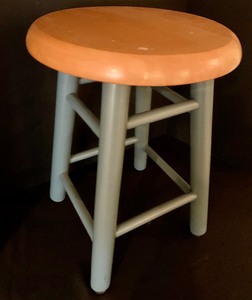 lot 124 image: Cute Vintage Wood Stool