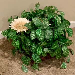 lot 127 image: Pretty Pair of Faux Flowering Plants in Baskets