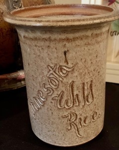 lot 128 image: Whimsical Collection of Home Decor Items