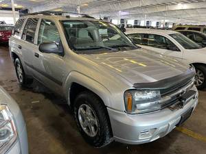 lot 12 image: 2005 Chevrolet Trailblazer LS 4x4