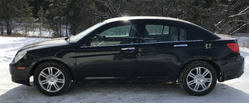 lot 10 image: 2007 Chrysler Sebring LTD