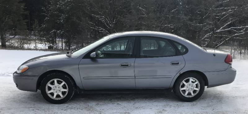 lot 13 image: 2006 Ford Taurus SEL