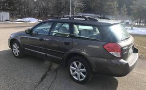 lot 9 image: 2009 Subaru Outback AWD