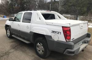 lot 17 image: 2002 Chevy Avalanche 4x4