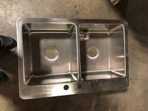 Elkay Avenue 33 in. Drop inUndermount Double Bowl 18 Gauge Stainless Steel Kitchen Sink with Bottom Grids  Customer Returns See Pictures