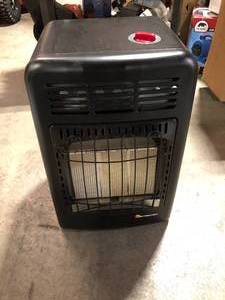 Mr. Heater 18,000 BTU Cabinet Propane Space Heater with Hose and Regulator Customer Returns See Pictures