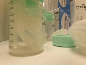 lot 73 image: Like New Motif Breast Pump...