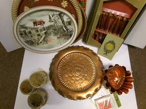 lot 86 image: Lot of misc platters including bras...