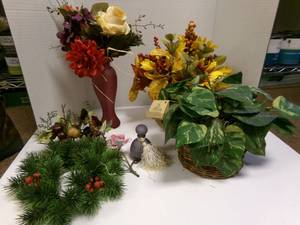 lot 87 image: Lot of florals...