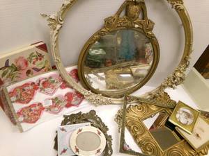 lot 128 image: Lot of Vintage Gold Misc Frames and...