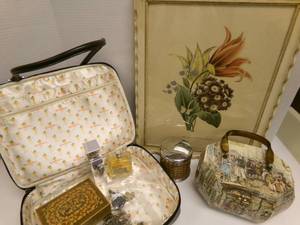 lot 132 image: Vintage Floral Print, Wooden Handba...