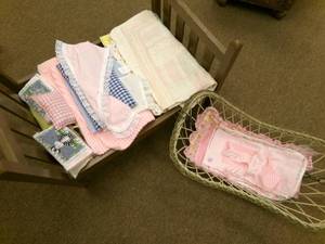 lot 176 image: Large Doll Bed and Vintage Doll Bas...