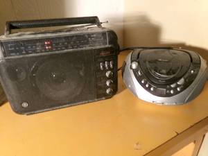 lot 193 image: Lot of Radios, Including a 8 Track ...