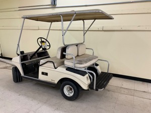 lot 1 image: Club Car Golf Cart