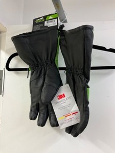 lot 111 image: New arctic cat riding gloves