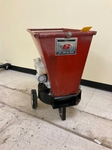 lot 27 image: Residential wood chipper on wheels
