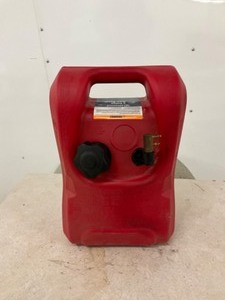 lot 29 image: 3gallon portable outboard gas tank