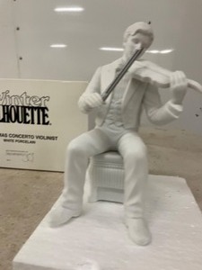 lot 32 image: Winter Silhouette Christmas Violinist