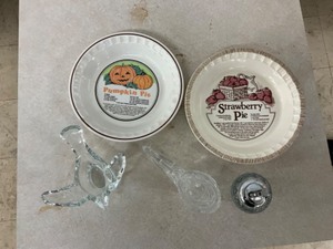 lot 33 image: Pie plates & glass Decor