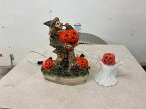 lot 34 image: Halloween Cermic plug in light