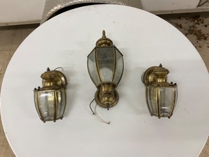 lot 46 image: Set of 2 small, 1 large wall sconce