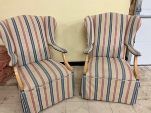 lot 87 image: Set of two sturdy accent chairs
