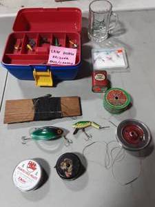lot 6 image: Fishing  Misc Lures & Line