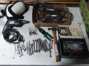 lot 23 image: Large Lot Of D.A Sander, Drill, Wrenches, Knee Pads, Sheet Metal Cutter & More.