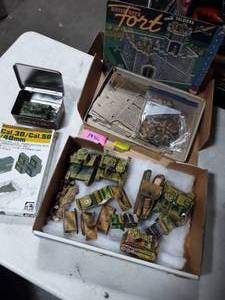 lot 30 image: 1940s Fort, Tanks & Soldiers, Battery Operated Tank With Case