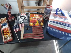 lot 64 image: Lot Of Patriotic Decor, Cast Iron Door Stop
