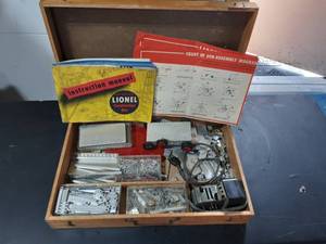 lot 70 image: Vintage 1948 Lionel Erector Set With Manual