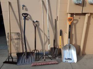lot 78 image: 8-Lawn & Garden Implements, 1-Rack