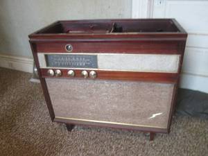 (DLR) Vintage Sylvania High Fidelity AMFM Turntable Cabinet Radio As-Is