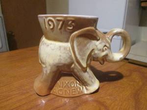 (DLR) Vintage Frankoma Pottery 1973 GOP Nixon Agnew Elephant MugCup