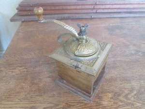 (DLR) Vintage Coffee Grinder - Missing Drawer