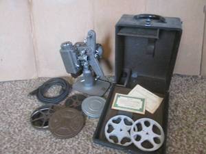 (DLR) Vintage Revere Eight Projector with Accessories and Case