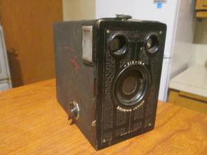 (DLR) Vintage Six 16 Brownie Junior Camera