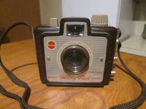 (DLR) Vintage Kodak Brownie Holiday Flash Camera